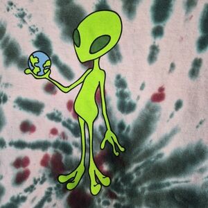 Chemistry Red and Green Tie-Dye Alien Holding Earth Mens XL T Shirt